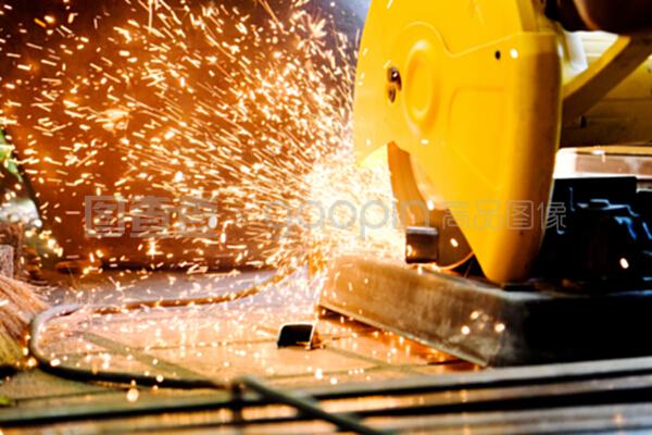 金属加工与材料制造的演进与现代应用